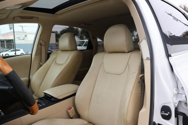 Lexus RX 450h Vehicle Full-screen Gallery Image 20