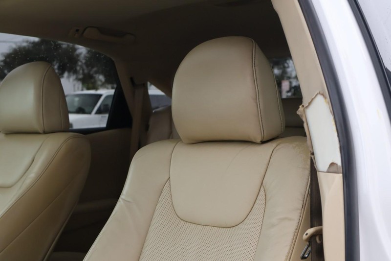 Lexus RX 450h Vehicle Full-screen Gallery Image 21