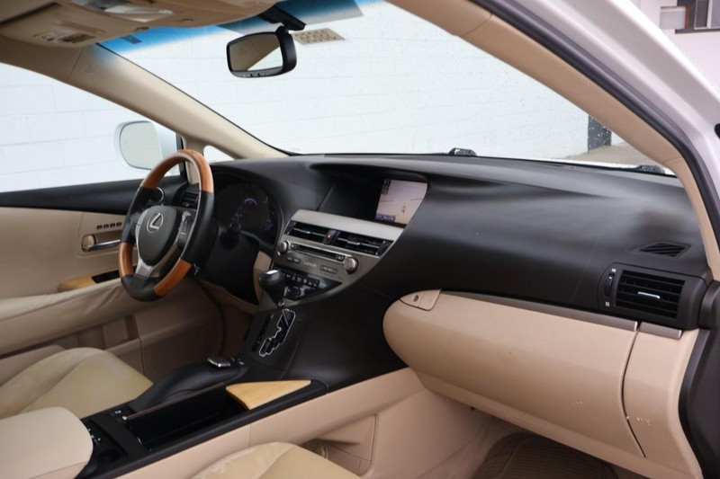 Lexus RX 450h Vehicle Full-screen Gallery Image 22