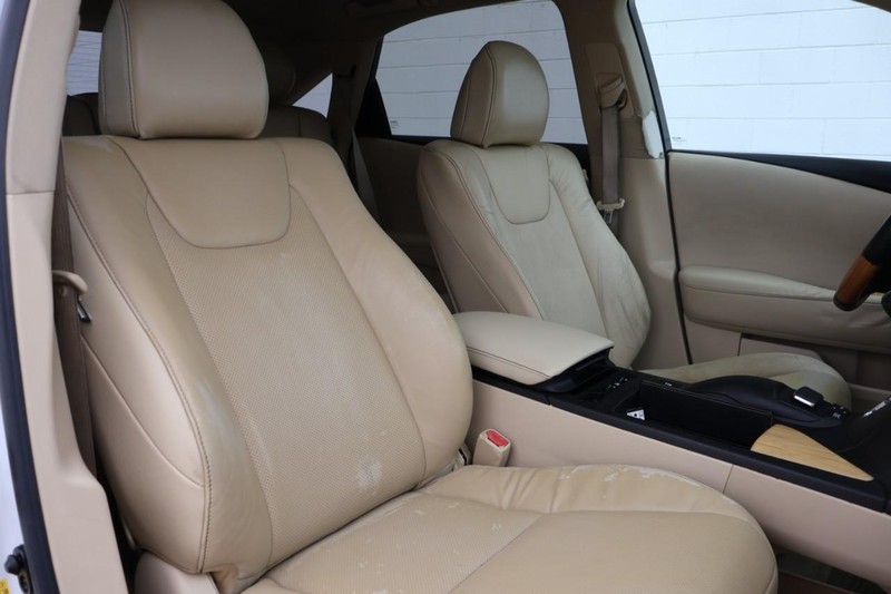 Lexus RX 450h Vehicle Full-screen Gallery Image 23