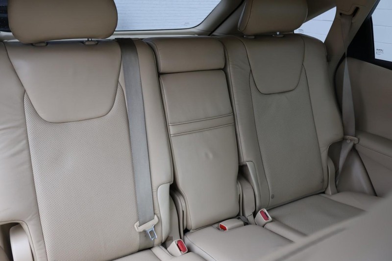 Lexus RX 450h Vehicle Full-screen Gallery Image 24