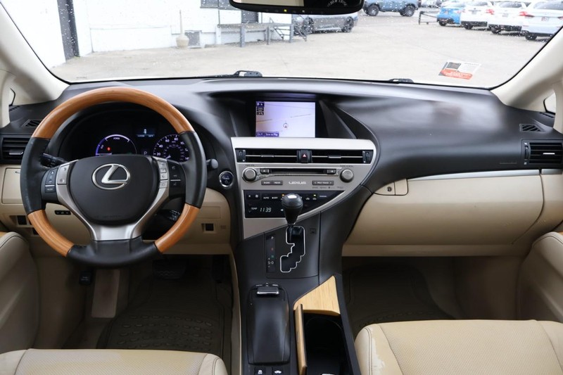 Lexus RX 450h Vehicle Full-screen Gallery Image 26