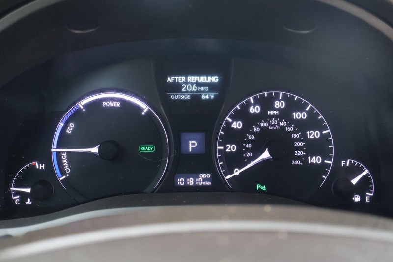 Lexus RX 450h Vehicle Full-screen Gallery Image 27