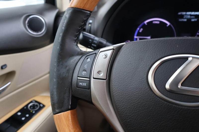 Lexus RX 450h Vehicle Full-screen Gallery Image 29