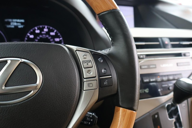 Lexus RX 450h Vehicle Full-screen Gallery Image 30