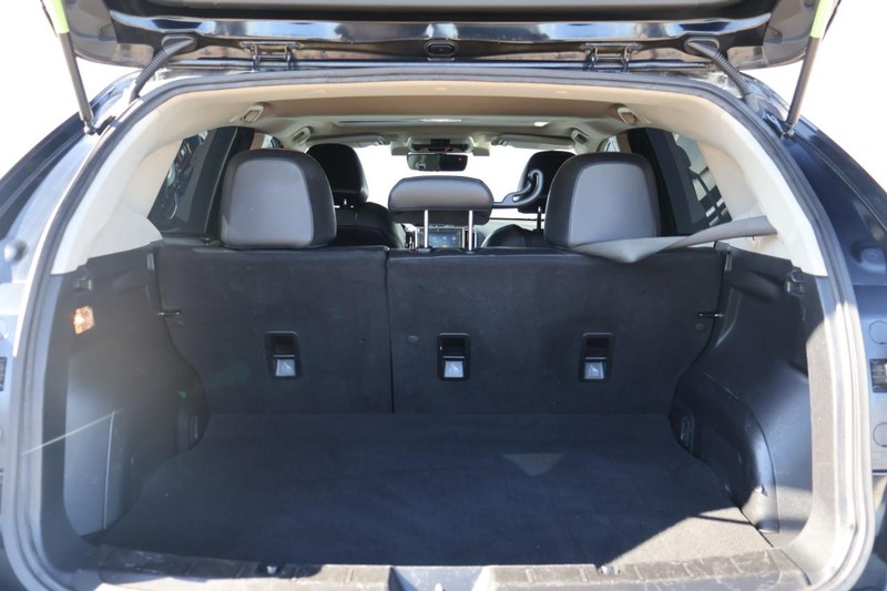 Subaru Crosstrek Vehicle Full-screen Gallery Image 08