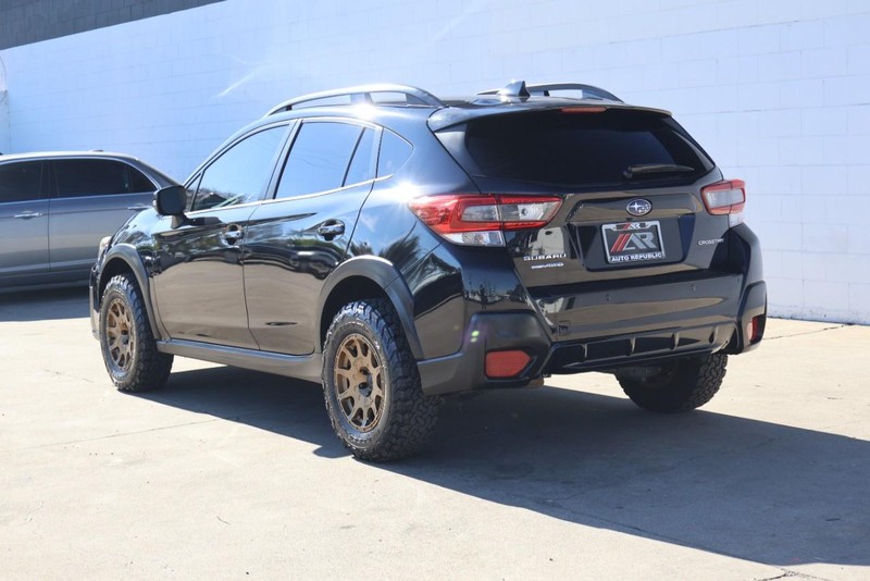 Subaru Crosstrek Vehicle Full-screen Gallery Image 09