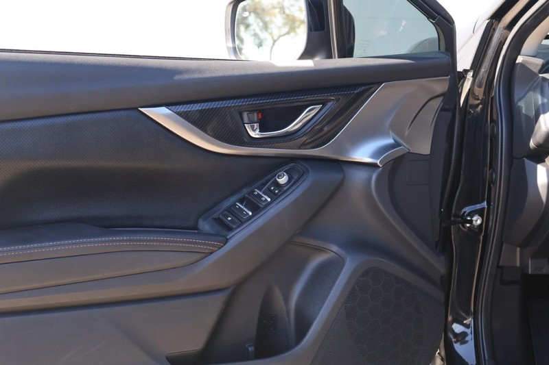 Subaru Crosstrek Vehicle Full-screen Gallery Image 15