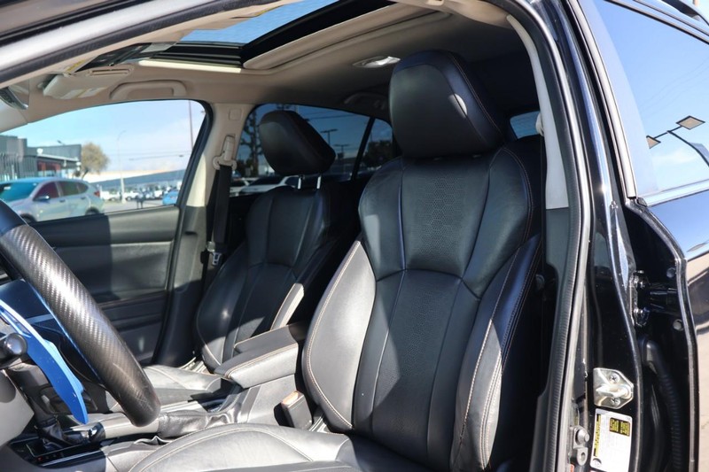 Subaru Crosstrek Vehicle Full-screen Gallery Image 17