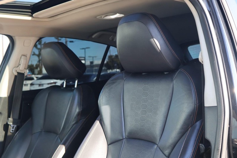 Subaru Crosstrek Vehicle Full-screen Gallery Image 18