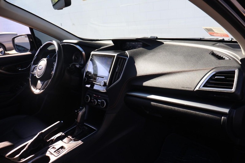 Subaru Crosstrek Vehicle Full-screen Gallery Image 19