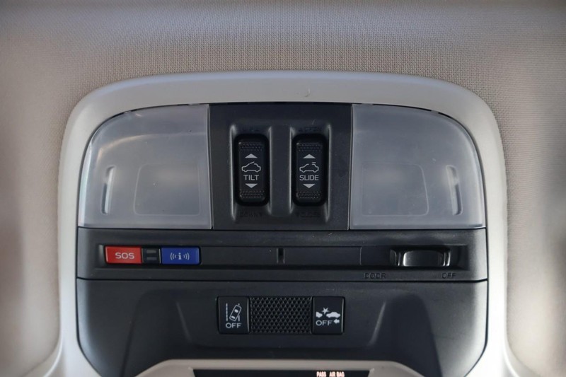 Subaru Crosstrek Vehicle Full-screen Gallery Image 34