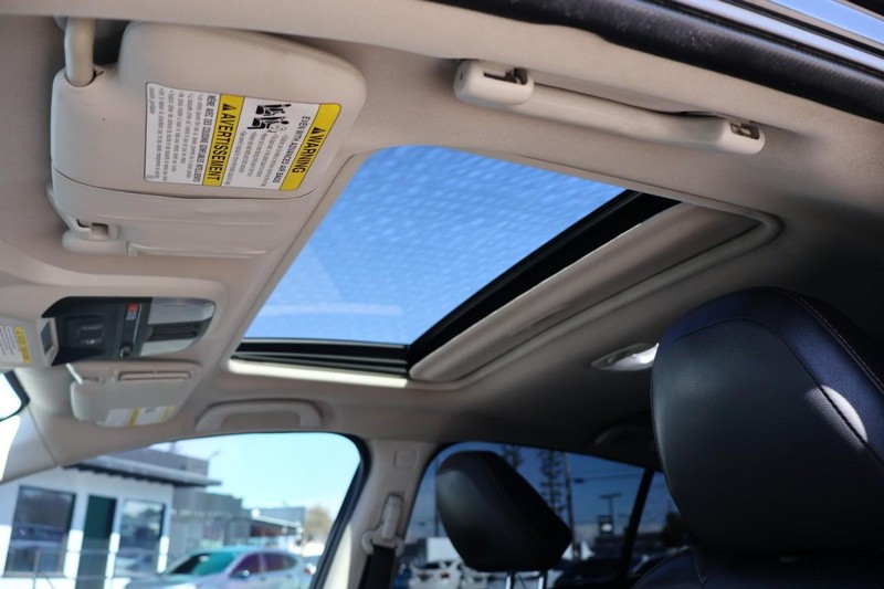 Subaru Crosstrek Vehicle Full-screen Gallery Image 35