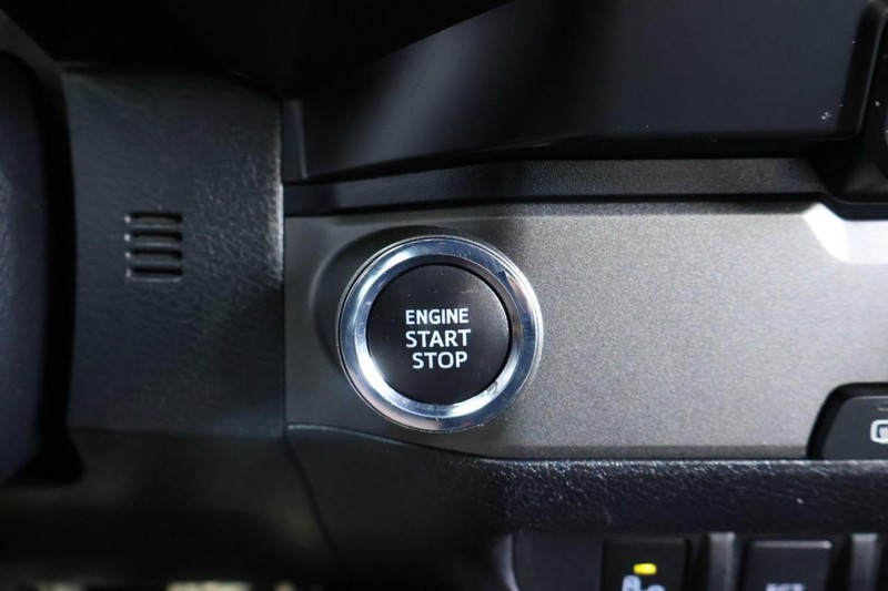 Toyota Tacoma Vehicle Full-screen Gallery Image 29