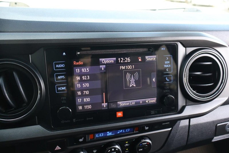 Toyota Tacoma Vehicle Full-screen Gallery Image 31