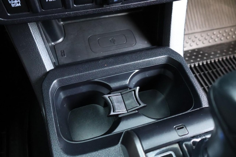 Toyota Tacoma Vehicle Full-screen Gallery Image 35