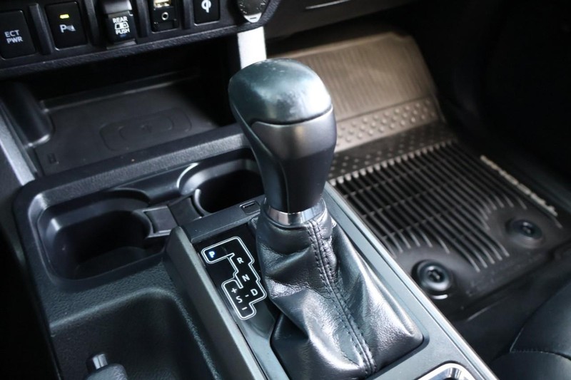 Toyota Tacoma Vehicle Full-screen Gallery Image 36