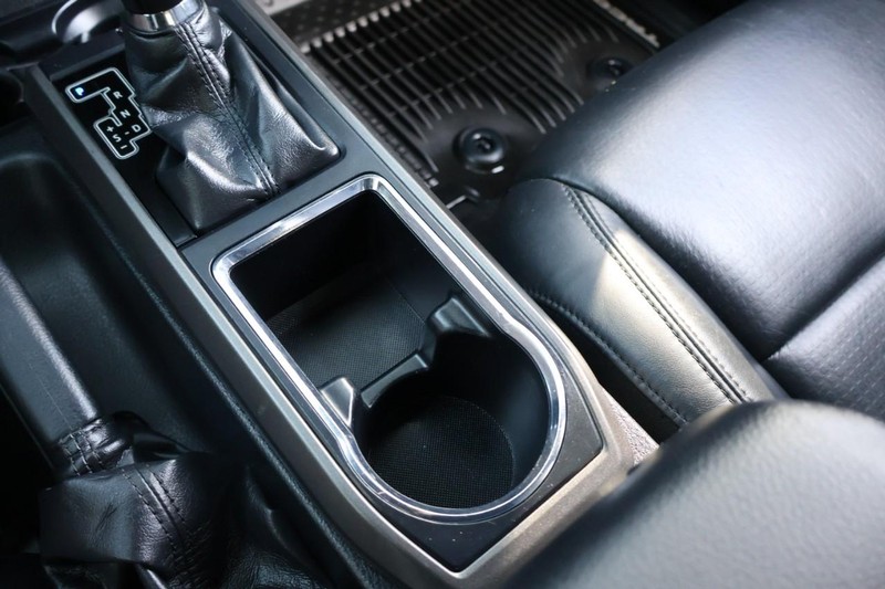 Toyota Tacoma Vehicle Full-screen Gallery Image 37