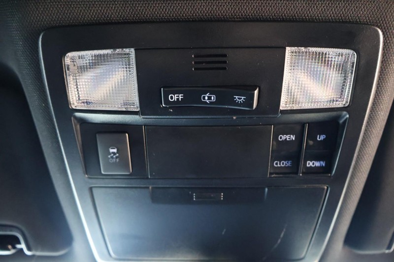 Toyota Tacoma Vehicle Full-screen Gallery Image 38