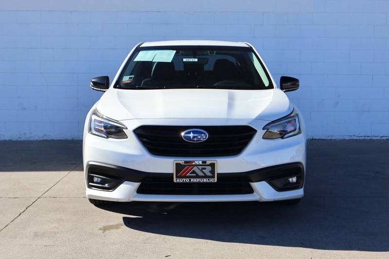 Subaru Legacy Vehicle Full-screen Gallery Image 02