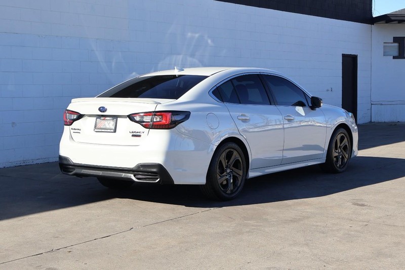 Subaru Legacy Vehicle Full-screen Gallery Image 05