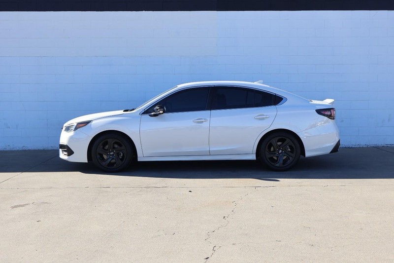 Subaru Legacy Vehicle Full-screen Gallery Image 10