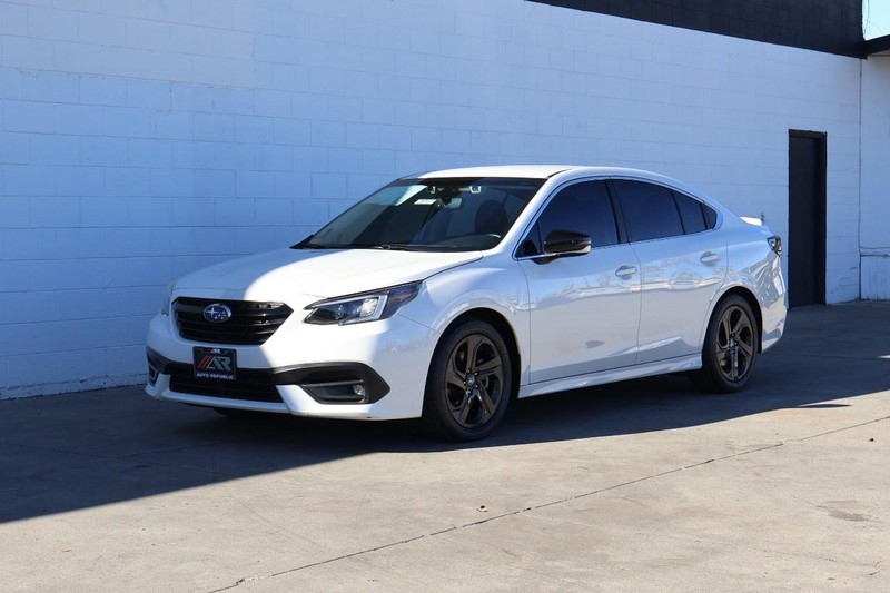 Subaru Legacy Vehicle Full-screen Gallery Image 11