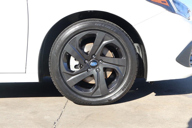 Subaru Legacy Vehicle Full-screen Gallery Image 13