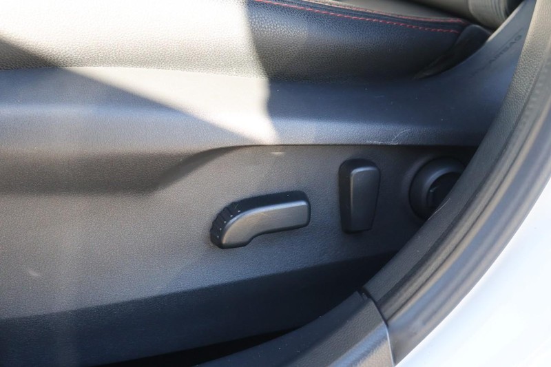 Subaru Legacy Vehicle Full-screen Gallery Image 17