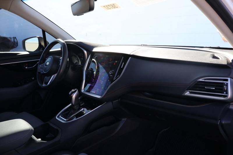 Subaru Legacy Vehicle Full-screen Gallery Image 20