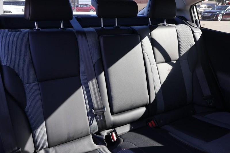 Subaru Legacy Vehicle Full-screen Gallery Image 22