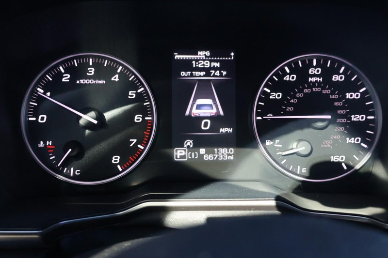 Subaru Legacy Vehicle Full-screen Gallery Image 24