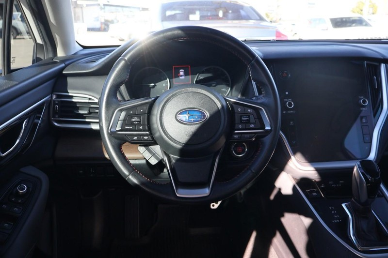 Subaru Legacy Vehicle Full-screen Gallery Image 25
