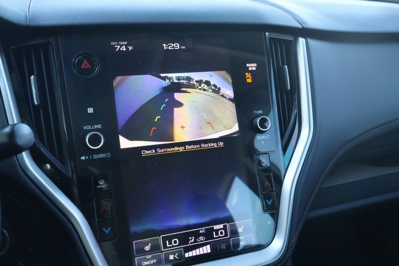 Subaru Legacy Vehicle Full-screen Gallery Image 31