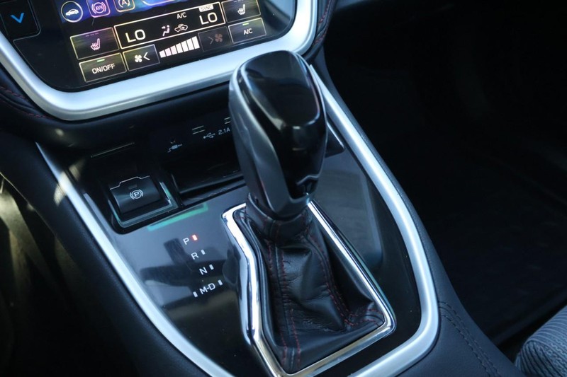 Subaru Legacy Vehicle Full-screen Gallery Image 33