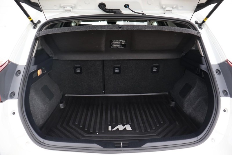 Toyota Corolla iM Vehicle Full-screen Gallery Image 08