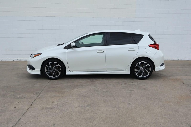 Toyota Corolla iM Vehicle Full-screen Gallery Image 10