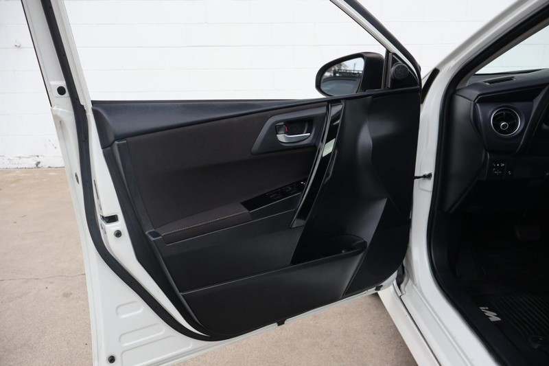 Toyota Corolla iM Vehicle Full-screen Gallery Image 14