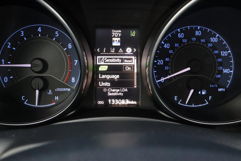 Toyota Corolla iM Vehicle Full-screen Gallery Image 23