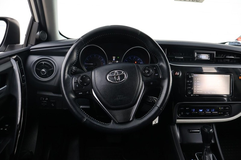 Toyota Corolla iM Vehicle Full-screen Gallery Image 24