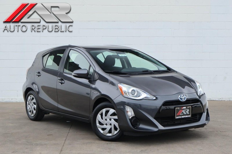 Toyota Prius C Vehicle Full-screen Gallery Image 01