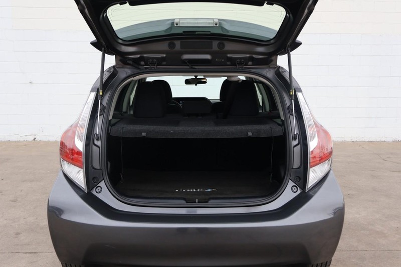 Toyota Prius C Vehicle Full-screen Gallery Image 08
