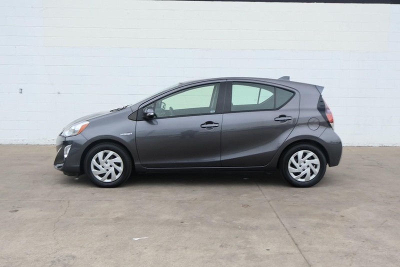 Toyota Prius C Vehicle Full-screen Gallery Image 10