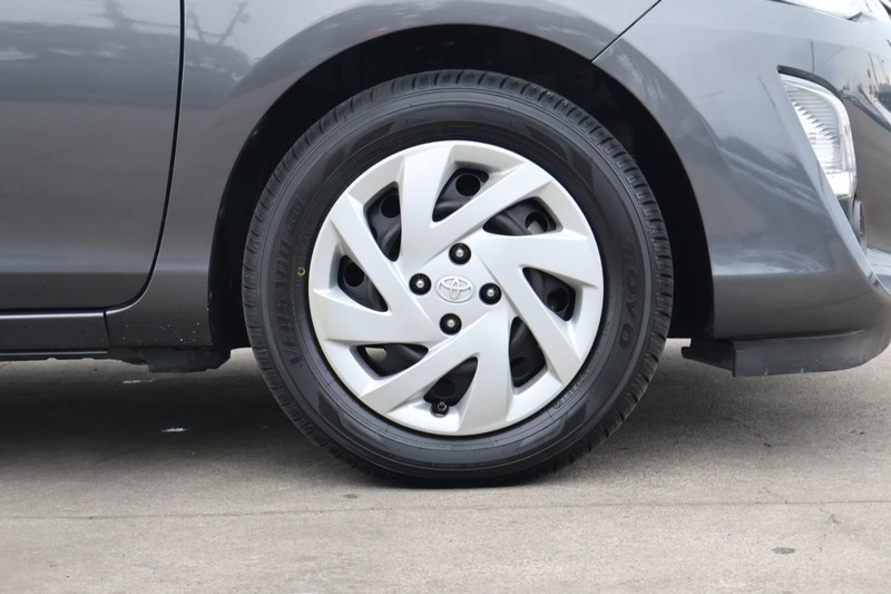 Toyota Prius C Vehicle Full-screen Gallery Image 13