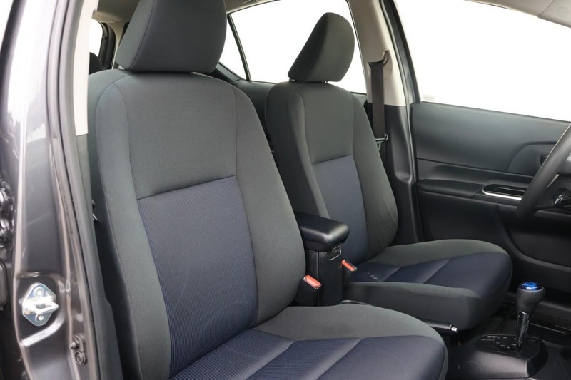 Toyota Prius C Vehicle Full-screen Gallery Image 20