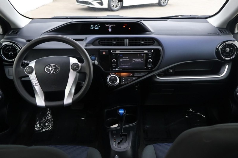 Toyota Prius C Vehicle Full-screen Gallery Image 22