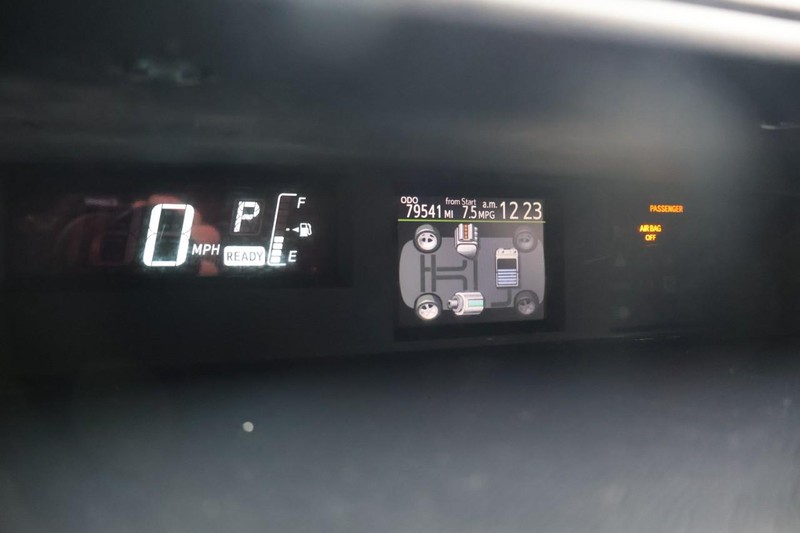 Toyota Prius C Vehicle Full-screen Gallery Image 23