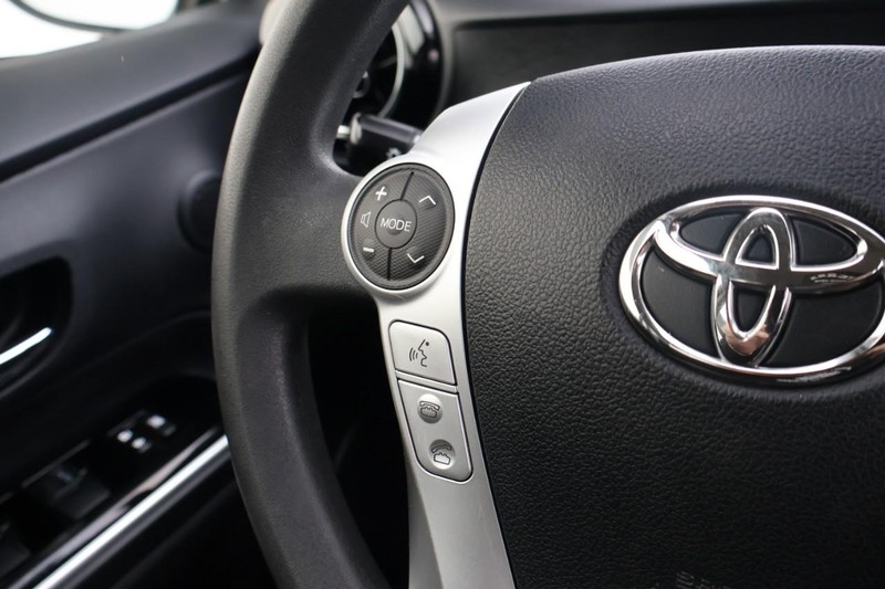 Toyota Prius C Vehicle Full-screen Gallery Image 25