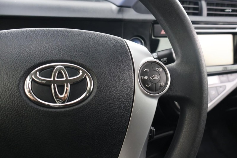 Toyota Prius C Vehicle Full-screen Gallery Image 26
