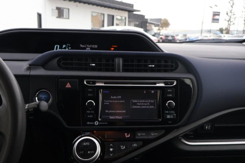 Toyota Prius C Vehicle Full-screen Gallery Image 27